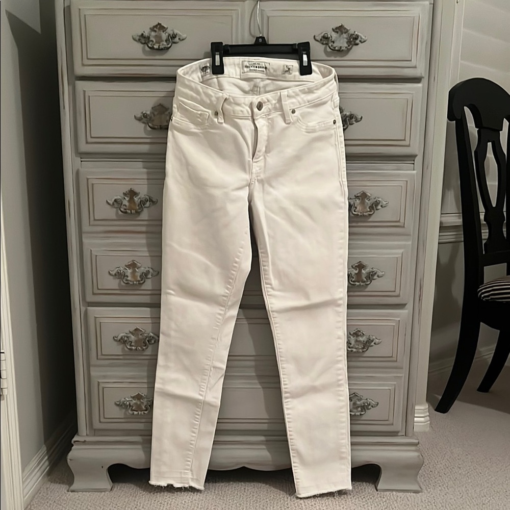 Lucky Brand White Skinny Jeans Sleek Design